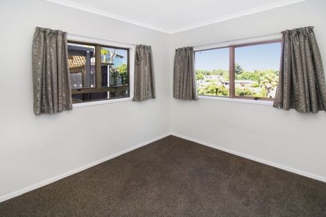 Photo of property in 5a Jensen Place, Frankleigh Park, New Plymouth, 4310