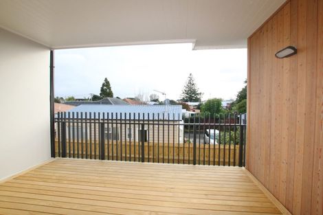 Photo of property in 6/5 Peachgrove Road, Te Atatu Peninsula, Auckland, 0610