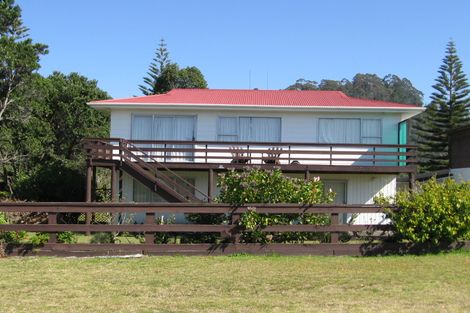 Photo of property in 10 Marine Parade, Cooks Beach, Whitianga, 3591