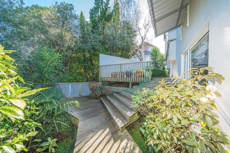 Photo of property in 2 Burtts Road, Durie Hill, Whanganui, 4500