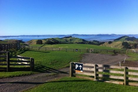 Photo of property in 3143 South Head Road, South Head, Helensville, 0874