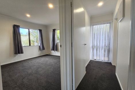 Photo of property in 3/708 Swanson Road, Swanson, Auckland, 0612
