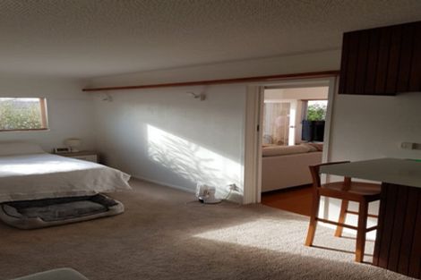 Photo of property in 5 Madison Place, Forrest Hill, Auckland, 0620