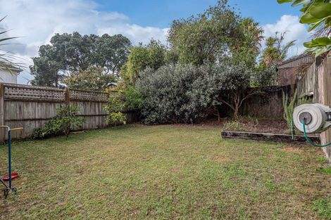 Photo of property in 2/70 Beresford Street, Bayswater, Auckland, 0622