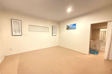 Photo of property in 33 Midhurst Avenue, Henderson, Auckland, 0612