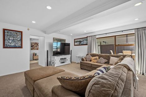 Photo of property in 1/127 Churchill Road, Rothesay Bay, Auckland, 0630