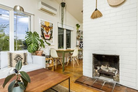 Photo of property in 1/16a Bardia Street, Belmont, Auckland, 0622