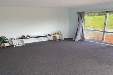 Photo of property in 5 Wakefield Terrace, Tawa, Wellington, 5028