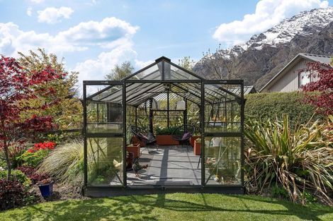 Photo of property in 2 Caithness Court, Jacks Point, Queenstown, 9371