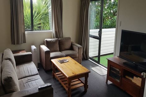 Photo of property in 8b Schnapper Rock Road, Schnapper Rock, Auckland, 0632