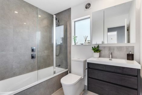 Photo of property in 7 Elizabeth Drive, West Harbour, Auckland, 0618