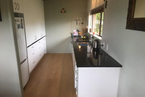 Photo of property in 1/42 Pokapu Street, Titirangi, Auckland, 0600