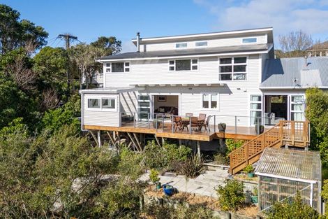 Photo of property in 16 Narbada Crescent, Khandallah, Wellington, 6035