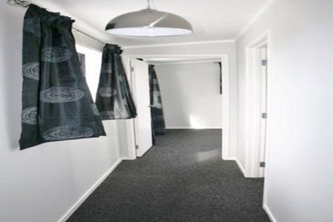 Photo of property in 16a Woodall Place, Totara Vale, Auckland, 0627