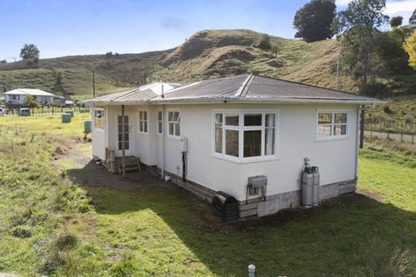 Photo of property in 14 Gordon Terrace, Hunterville, 4730