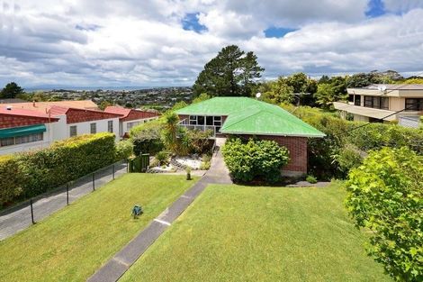 Photo of property in 98a Arran Road, Browns Bay, Auckland, 0630