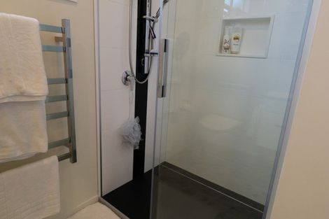 Photo of property in 212b Devonport Road, Tauranga, 3110