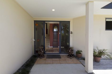 Photo of property in 99 Wade River Road, Stanmore Bay, Whangaparaoa, 0932