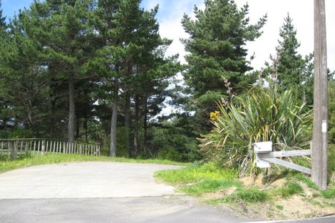 Photo of property in 60 Bethells Road, Waitakere, Henderson, 0782