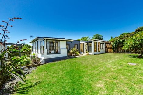 Photo of property in 15 Rua Road, Paraparaumu Beach, Paraparaumu, 5032