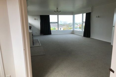 Photo of property in 95 Ocean View Road, Hillcrest, Auckland, 0627
