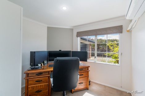 Photo of property in 5 Grace Nicholls Grove, Riverstone Terraces, Upper Hutt, 5018