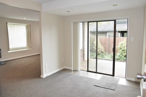 Photo of property in 32 Glenharrow Avenue, Avonhead, Christchurch, 8042