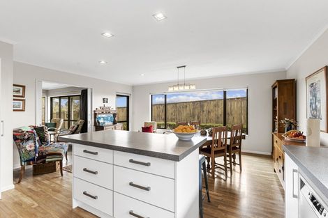 Photo of property in 29 Johnstone Drive, Fitzherbert, Palmerston North, 4410