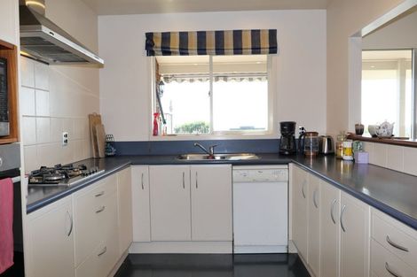 Photo of property in 8 Tui Crescent, Waikanae, 5036