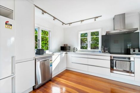 Photo of property in 1 The Terrace, Herald Island, Auckland, 0618