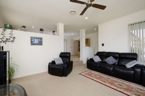 Photo of property in 22 Carnelian Court, Westgate, Auckland, 0614