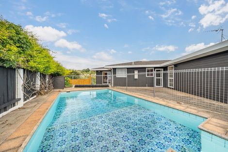 Photo of property in 11 Observatory Close, Whitby, Porirua, 5024