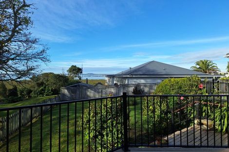 Photo of property in 21 Oakpark Place, West Harbour, Auckland, 0618