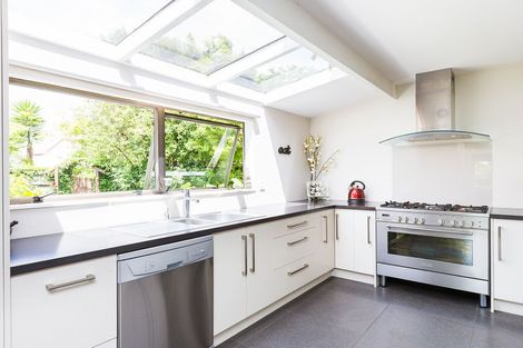 Photo of property in 570 Featherston Street, Roslyn, Palmerston North, 4414