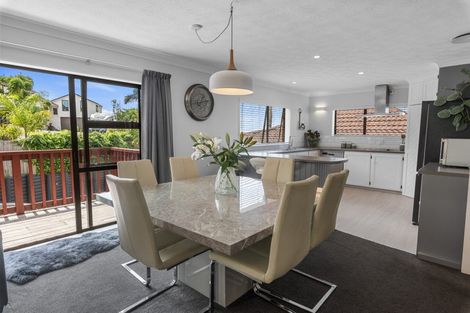 Photo of property in 2/57 Nigel Road, Browns Bay, Auckland, 0630