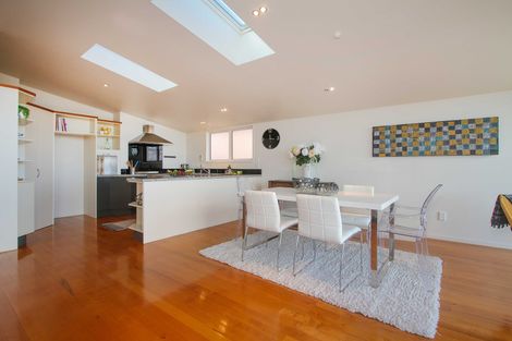 Photo of property in 99 Pupuke Road, Northcote, Auckland, 0627