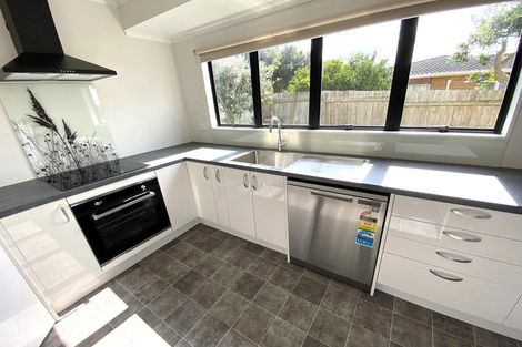 Photo of property in 2/16 Ebony Place, Massey, Auckland, 0614