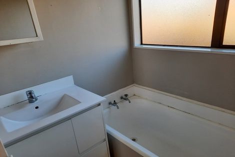 Photo of property in 2/34 Penion Drive, Flat Bush, Auckland, 2023