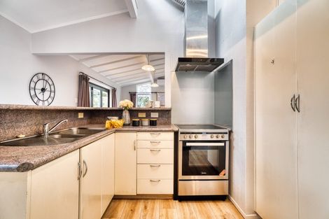 Photo of property in 32 Outlook Road, Greenhithe, Auckland, 0632