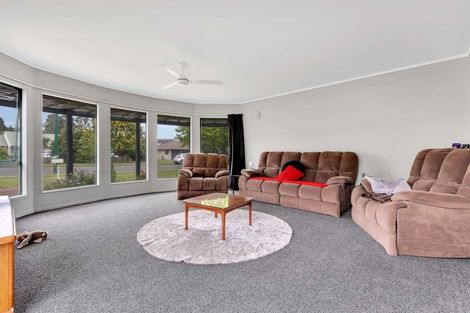 Photo of property in 21 Capricorn Place, Kawaha Point, Rotorua, 3010