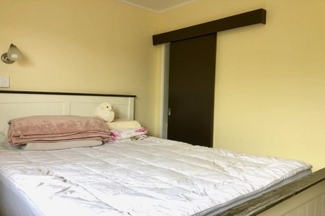 Photo of property in 2/104 Carlisle Road, Browns Bay, Auckland, 0632