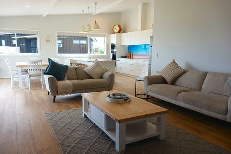 Photo of property in 2 Sunset Heights, Cable Bay, 0420