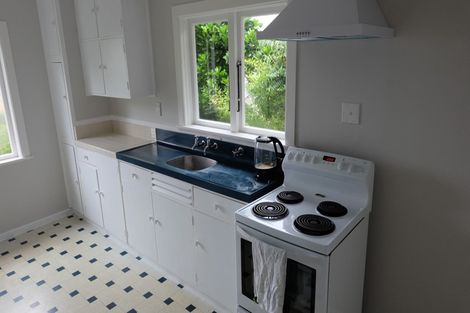 Photo of property in 31 Garden Road, Northland, Wellington, 6012