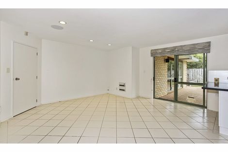 Photo of property in 9 Len Garlick Place, Pahurehure, Papakura, 2113