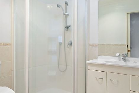 Photo of property in 5 Landvale Court, Browns Bay, Auckland, 0630