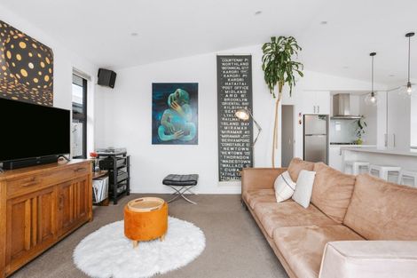 Photo of property in 32 Batty Street, Papamoa Beach, Papamoa, 3118