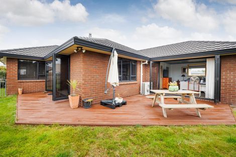 Photo of property in 12 Walnut Grove, Kelvin Grove, Palmerston North, 4414