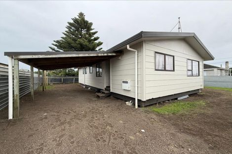 Photo of property in 35 Carson Street, Castlecliff, Whanganui, 4501