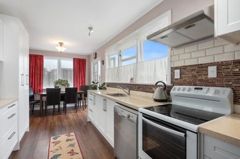 Photo of property in 42a Kowhai Avenue, Ebdentown, Upper Hutt, 5018