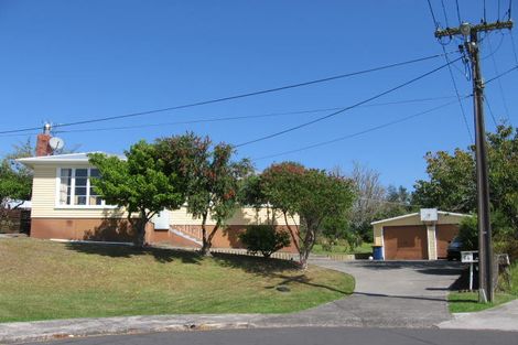Photo of property in 14 Springside Place, New Lynn, Auckland, 0600